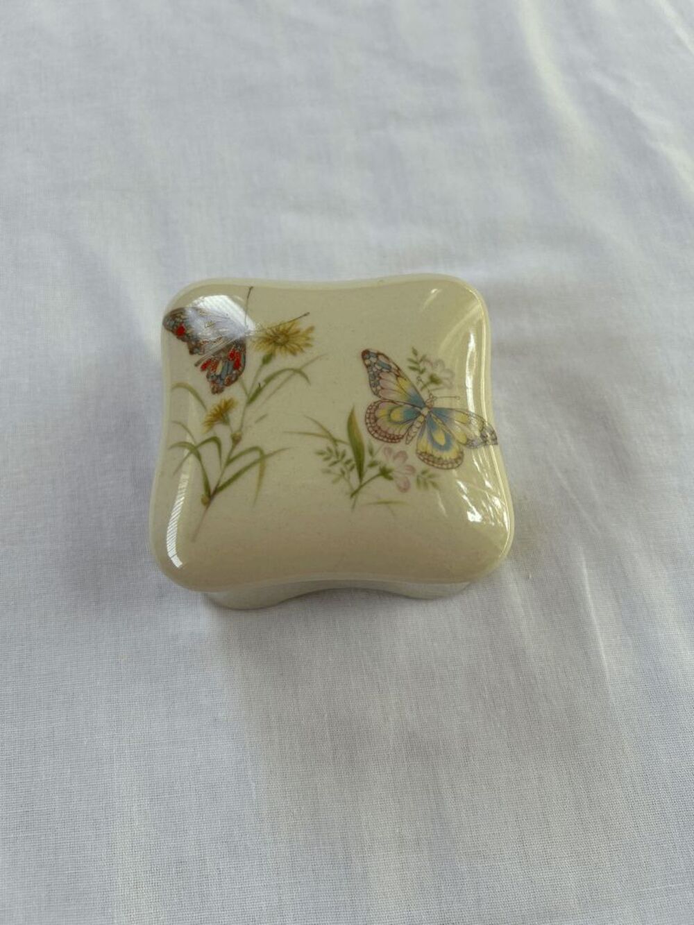 Takahashi Pottery San Francisco Trinket/Jewelry Box Small, Butterflies, Flowers